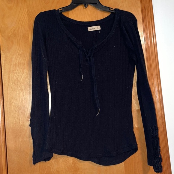 Hollister Tops - Hollister soft comfy long sleeve lace up top with pretty crochet sleeve detail